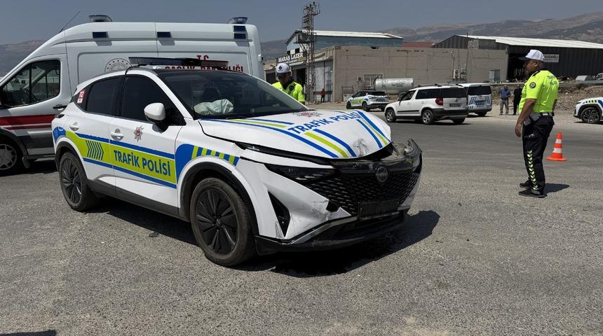 Kahramanmaraş'ta polis aracı ile hafif ticari aracı çarpıştı! Kazada 3 kişi yaralandı