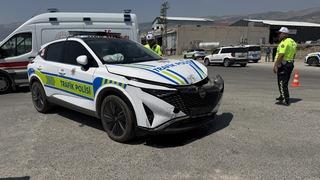 Kahramanmaraş'ta polis aracı ile hafif ticari aracı çarpıştı! Kazada 3 kişi yaralandı