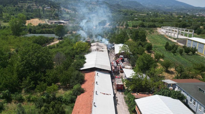 Bursa'da mobilya imalathanesinden alevler yükseldi! Yangın hasara neden oldu