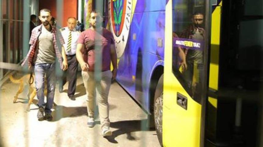 Fenerbah&ccedil;e otob&uuml;s&uuml;nde bomba arandı!
