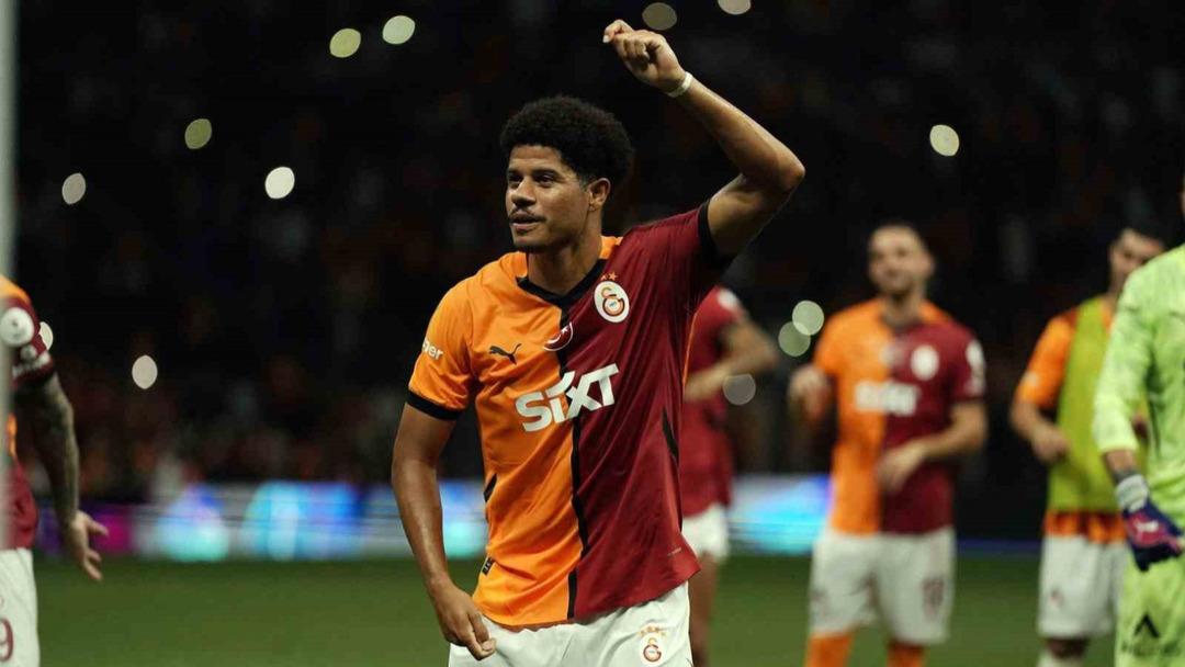 Galatasaray ın yıldız oyuncusu Gabriel Sara ya İngiliz devi Manchester United dan teklif yolda! Cimbom 40 milyon euro talep etti... 1