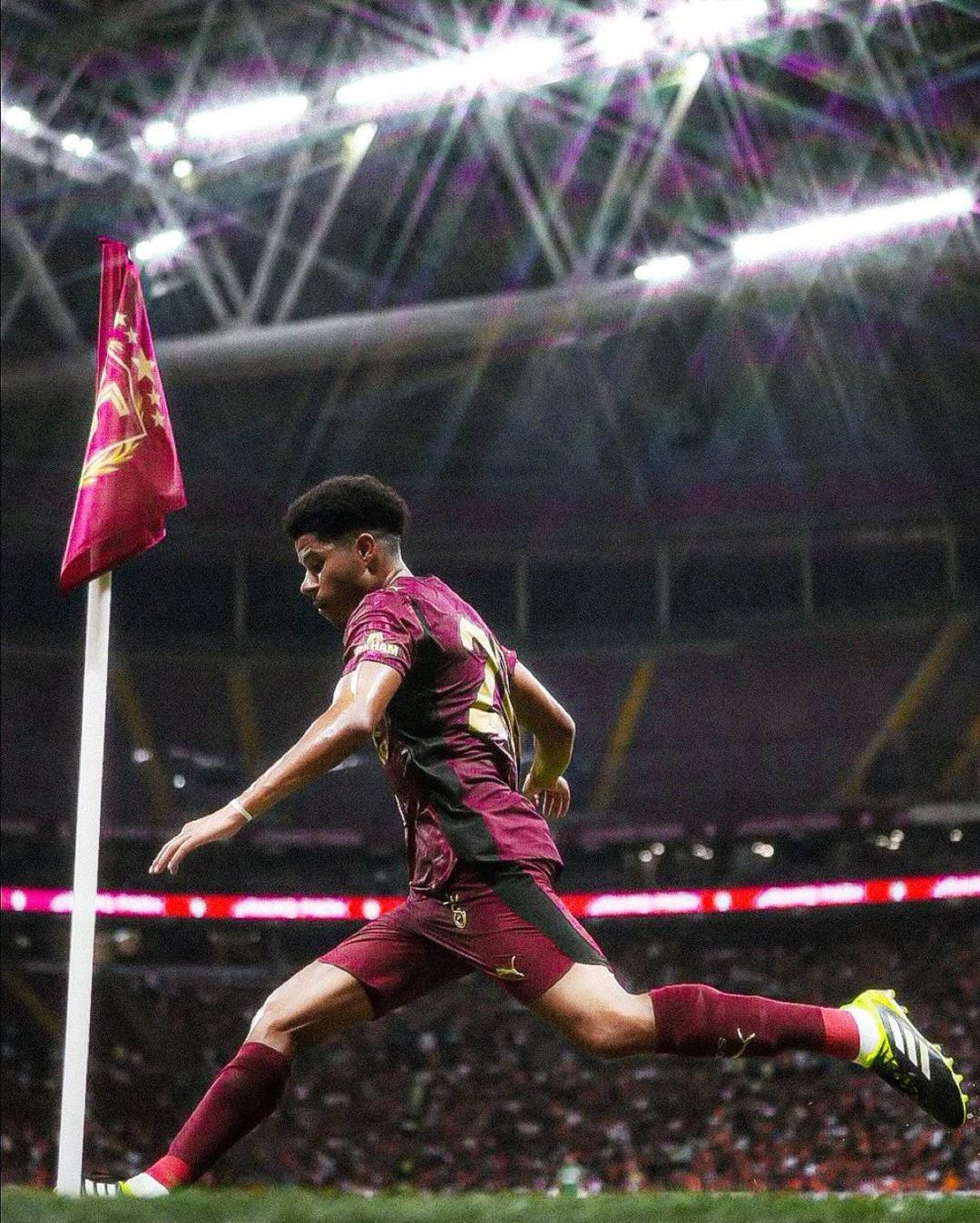 Galatasaray ın yıldız oyuncusu Gabriel Sara ya İngiliz devi Manchester United dan teklif yolda! Cimbom 40 milyon euro talep etti... 2