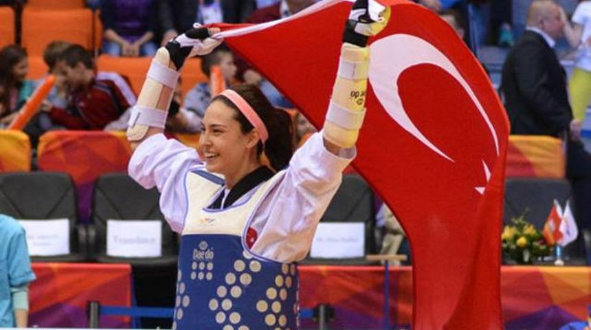 Pınar Yaman D&uuml;nya Tekvando Şampiyonası'nda altın madalya kazandı
