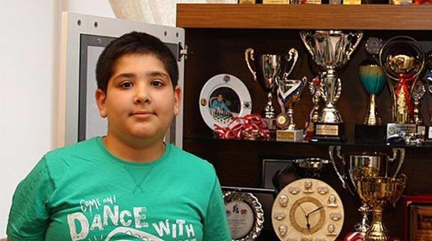 11 yaşında 100. kez milli