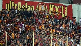 Galatasaray tribününde olay var!