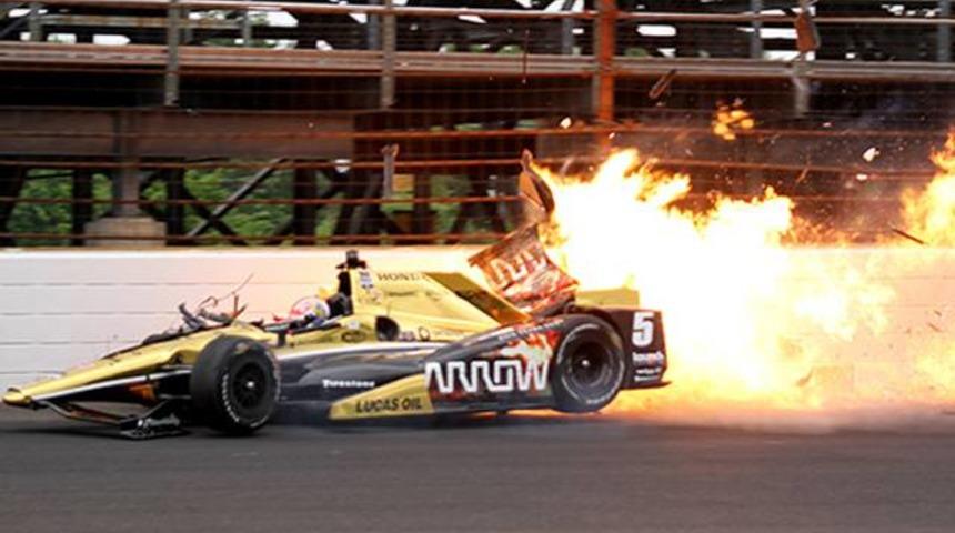 Indycar'da kazalar bitmek bilmiyor