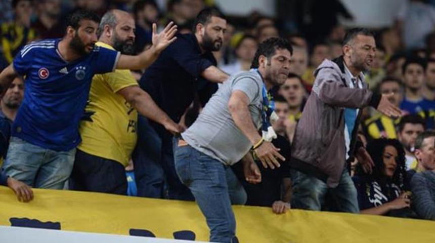 Fenerbah&ccedil;e taraftarı arasında olay