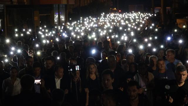 Boşanma aşamasındaki kocasının katlettiği Sinem'e Trabzon'da 'ışıklı' anma