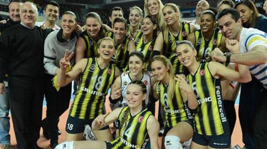 Fenerbahçe Grundig imza dağıttı