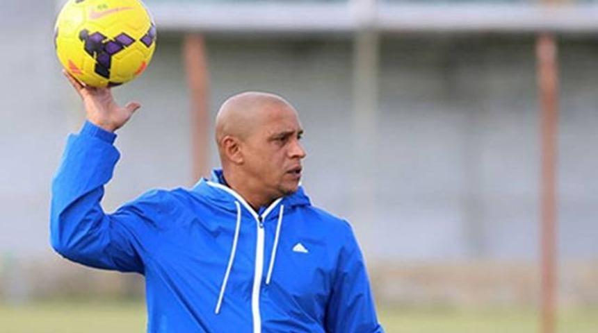 Roberto Carlos'tan oyuncularına futbol dersi!