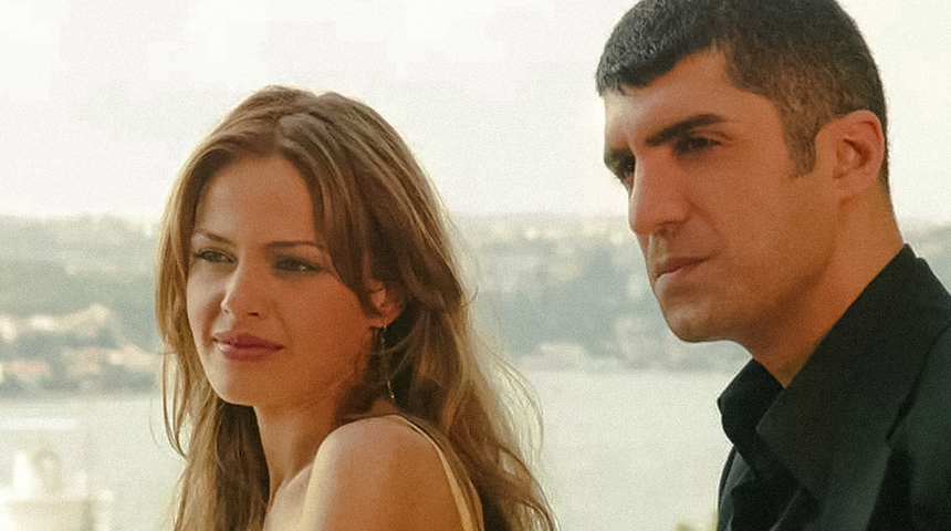 Haziran Gecesi'nin Havin'iydi! Naz Elmas davette ortaya çıktı|Arkasını dönüp...