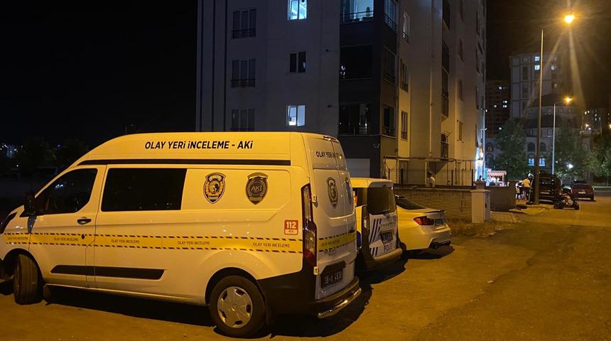 Yer: Kayseri! Dolaptaki eşyasının yerini değiştirdiği için kardeşini bıçakladı