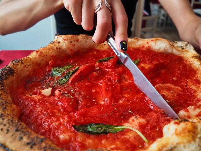 Ünlü pizza zinciri 74 şubesini kapattı! 