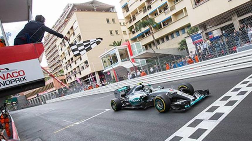 Nico Rosberg'ten çift dikiş
