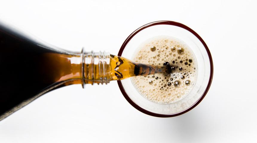 Kola neden şişeyi açınca köpürür?
