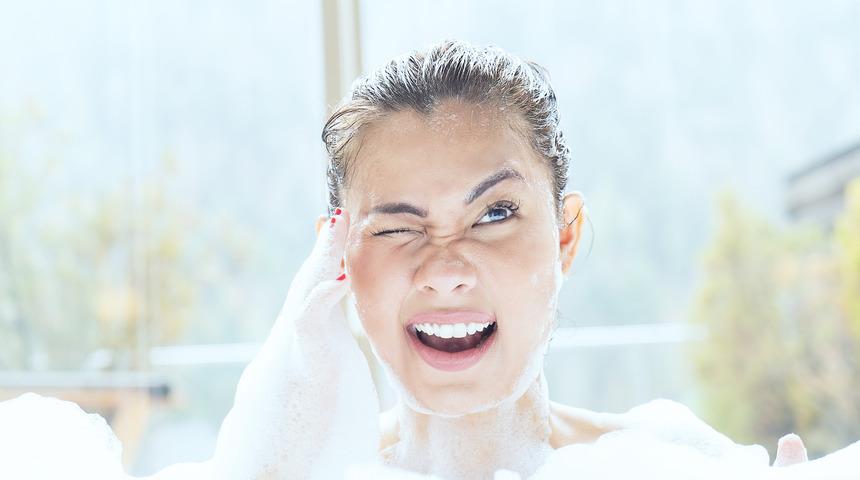 Sabun neden gözümüzü yakar? Sebebi nedir?