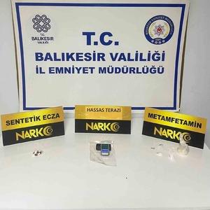 Ayvalık’ta durdurulan araçtan uyuşturucu çıktı: 2 gözaltı