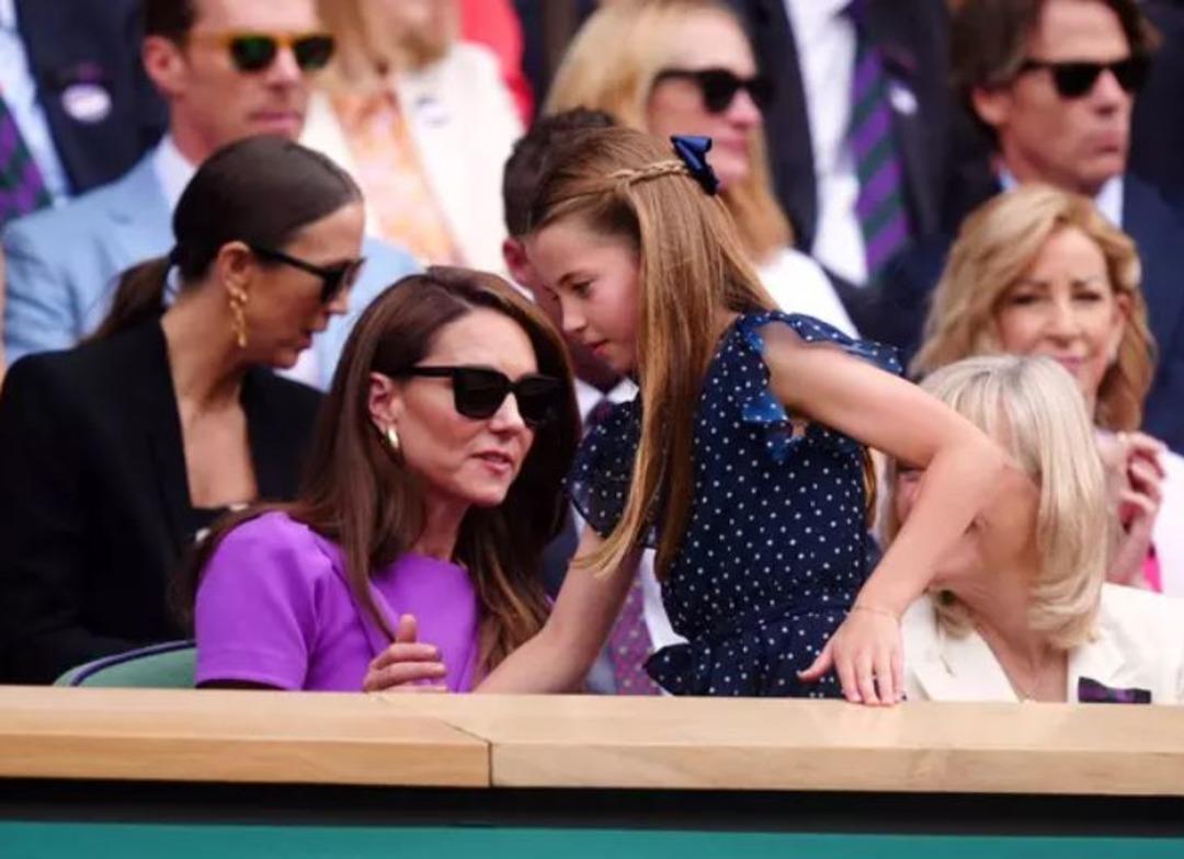 Prenses Charlotte un dokunduğu altın oluyor! Elbisesi yok sattı 1