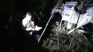 Hakkari’de kamyonet şarampole yuvarlandı: 2 yaralı