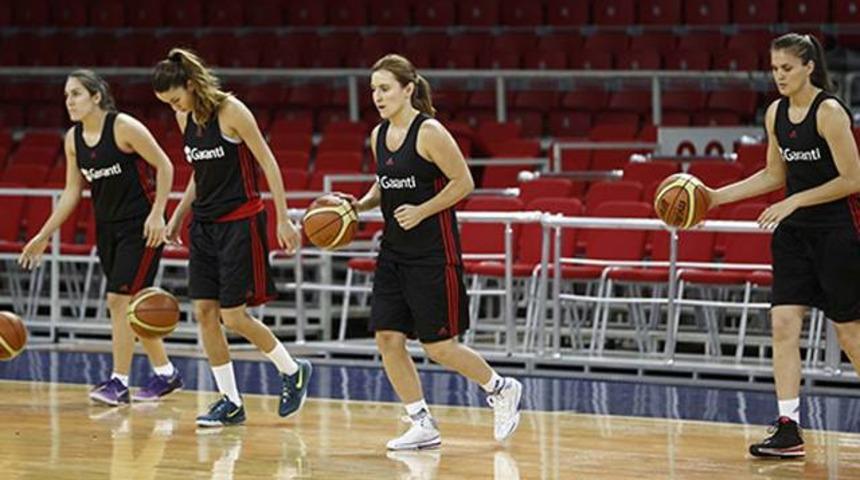 Periler &Ccedil;ek Cumhuriyeti'ne gitti