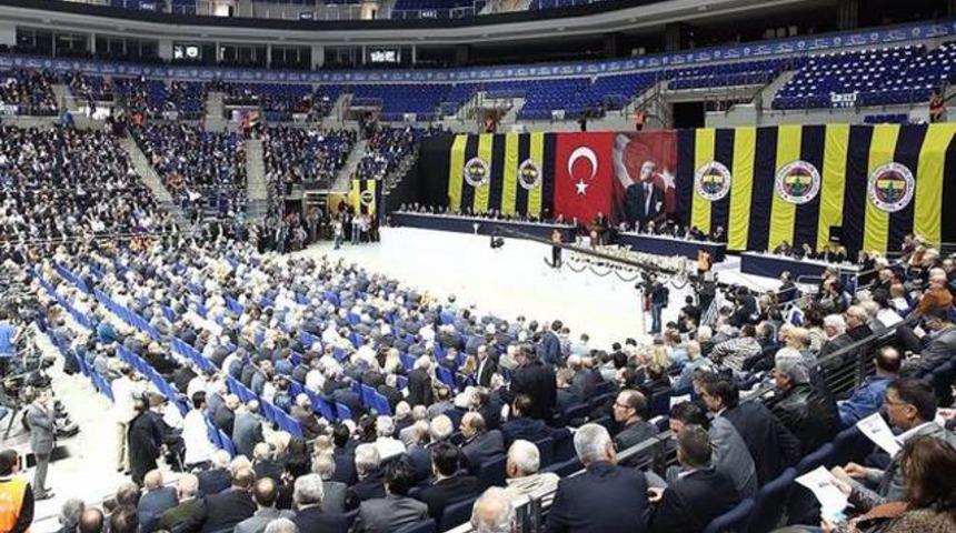 Tarihi Fenerbahçe kongresinde Ali Koç'tan başkanlık açıklaması