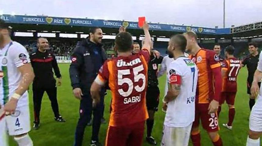 Sabri&rsquo;den hakeme kırmızı kart