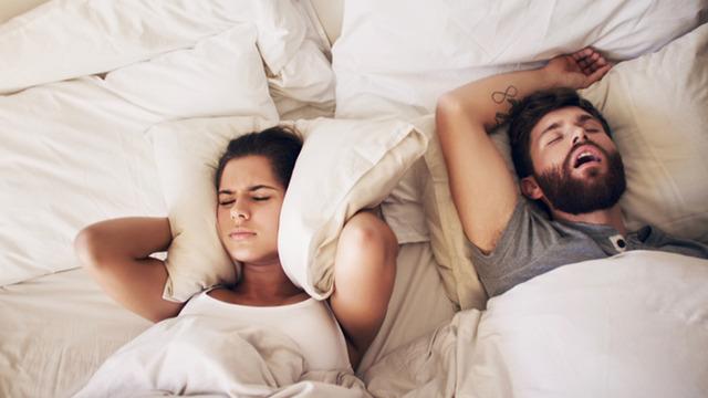 Horlama sadece ses değil vücut alarm veriyor olabilir! Hayati tehlike: Ani gece ölümleri riski 