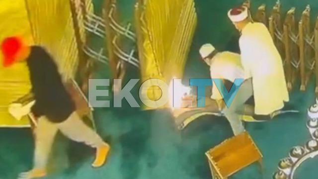 Ayasofya Camii'ni kundaklama girişimi! Cebindeki kağıtları ateşe verip camii yakmaya çalıştı