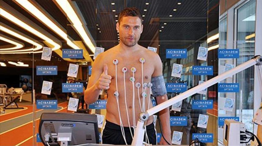 Dusko Tosic, sağlık kontrol&uuml;nden ge&ccedil;ti