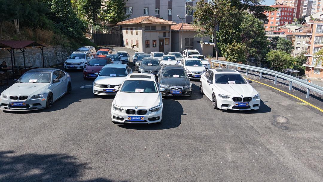 Ele geçirilen araçlar böyle sergilendi! İstanbul da milyonlarca liralık  otomobil  vurgunu: İstanbul Emniyet Müdürlüğü düğmeye bastı  5