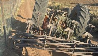 Karaman'da devrilen traktörün sürücüsü hayatını kaybetti