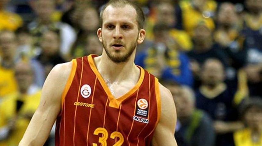 Sinan G&uuml;ler ameliyat oldu