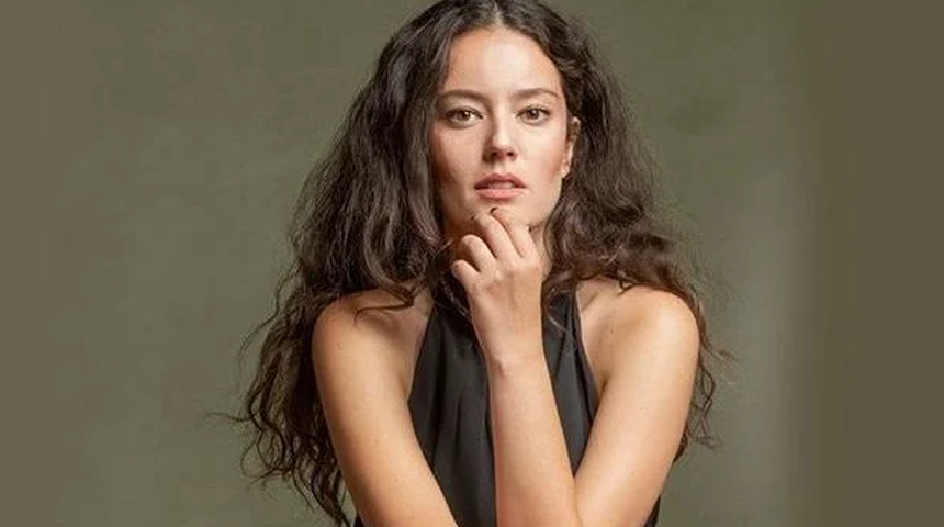 Anıl Altan ile ayrılan Pelin Akil bikinisiyle poz verdi! "Boşanma yaradı"