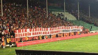 Taraftarlardan Dürüst ve Albayrak'a pankartlı destek