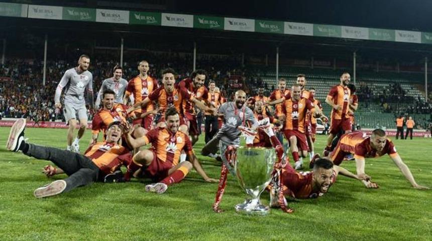 Galatasaray'dan 15 yıl sonra &ccedil;ifte zafer
