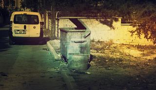 Çöp konteynerinin yanında yeni doğmuş bebek bulundu! Annesi, babası ve babasının eşi gözaltına alındı