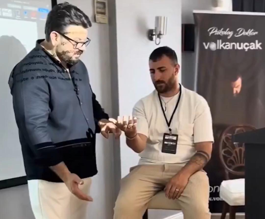 Seans görüntüleri gündem oldu!  Sahte psikolog  iddialarından sonra sessizliğini bozdu: "Evet geçmişte halıcılık yaptım, engel değil ki" 5