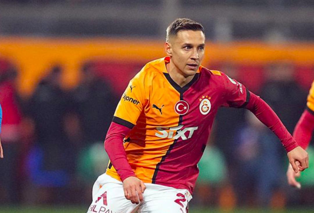 Galatasaray da üç oyuncu resmen kadro dışı bırakıldı! Takımdan resmi olarak ayrılıyorlar... 2