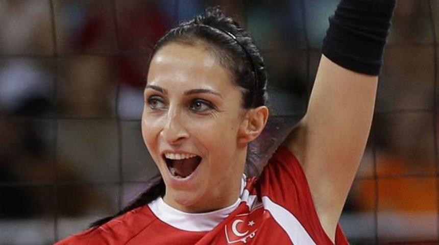 &Ouml;zge Kırdar &Ccedil;emberci Lokomotiv Bak&uuml;'de