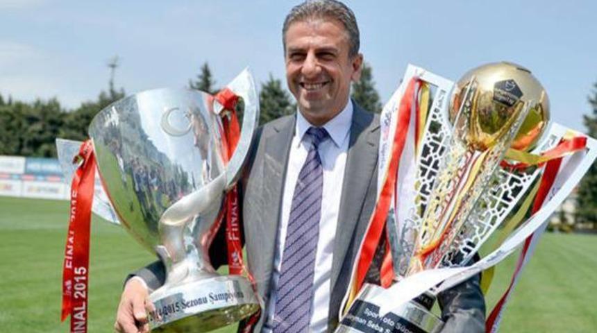 Hamza Hamzaoğlu Galatasaray ile s&ouml;zleşme imzaladı