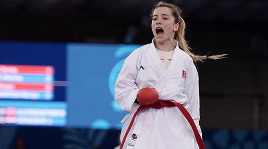 İlk altın Serap &Ouml;z&ccedil;elik'ten!