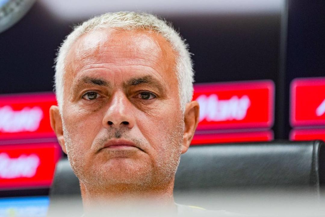 Jose Mourinho canlı yayında gözyaşlarını tutamadı! Arkadaşının ölüm haberini alınca yıkıldı 2