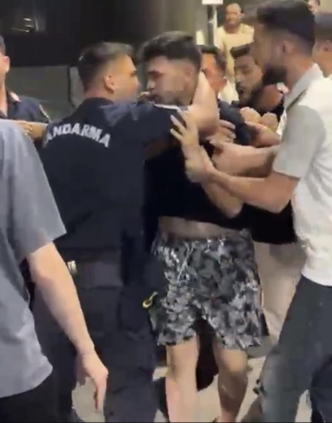 İzmir de GBT kontrolünde jandarmaya saldırdılar! Böyle tehdit etti: "Seni sivilken vururum, öldürürüm!" 2