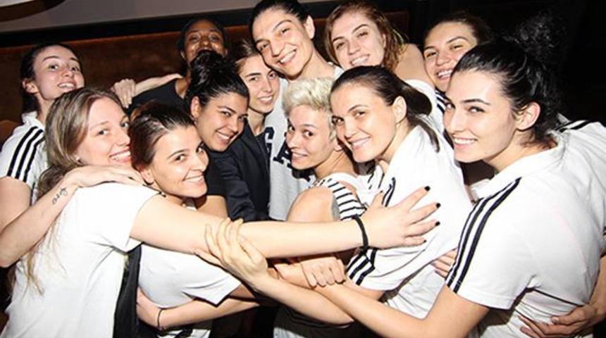 Nevriye Yılmaz'a doğum g&uuml;n&uuml; s&uuml;rprizi