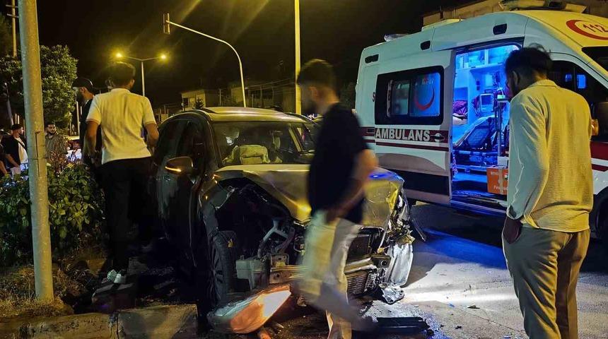 Kavşakta iki araç çarpıştı: 7 yaralı