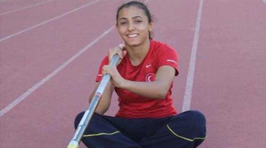 Demet Parlak 15 yıllık rekoru kırdı