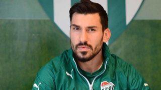 Şener Özbayraklı sözleşmesini feshetti!