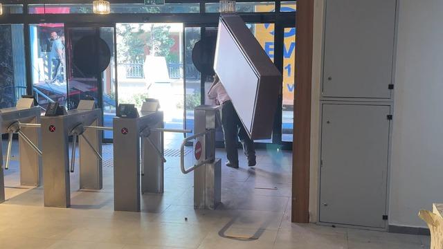 Avcılar'da garip olay: Tahliye davasını kaybeden öğrenci yurdunda eşya kaçırma girişimi!