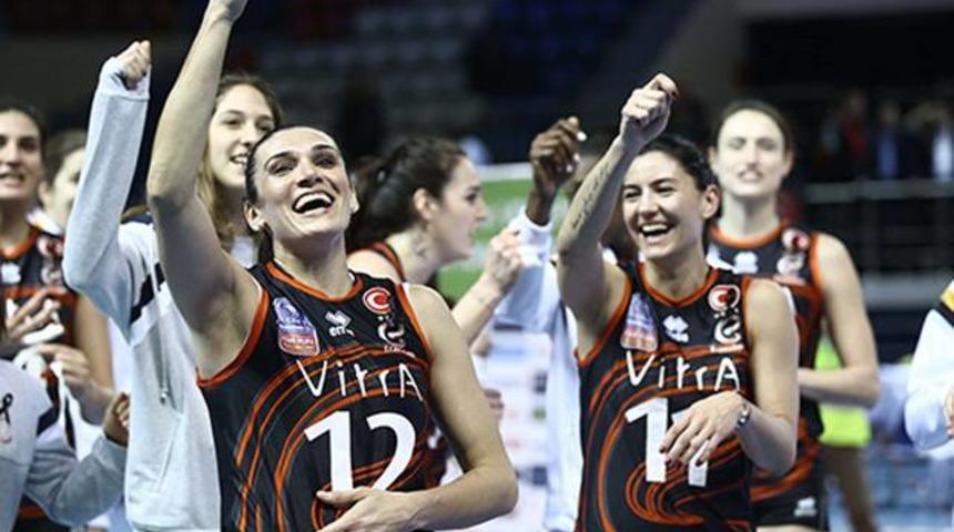 Eczacıbaşı kaptanına veda etti