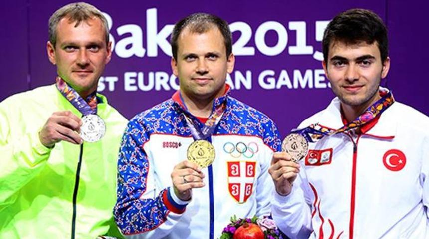 Alimoğlu'ndan bronz madalya!